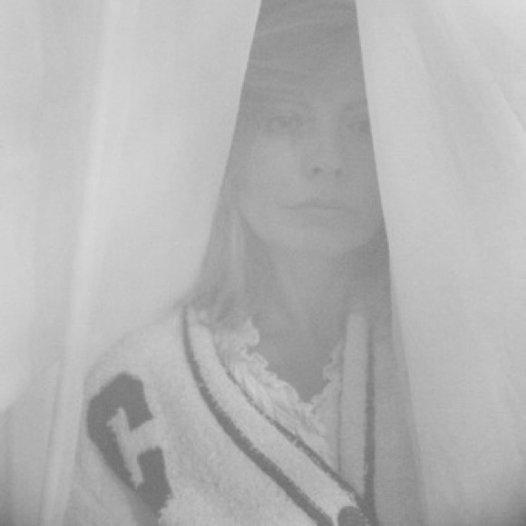 Meet your Posher, Anna - Picture 2 of 2